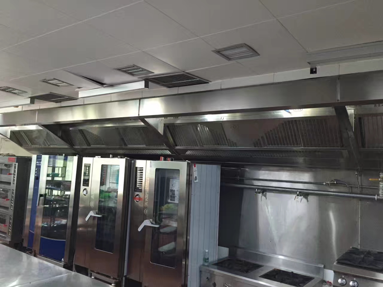 唐拉雅秀大酒店宴會(huì)廳廚房